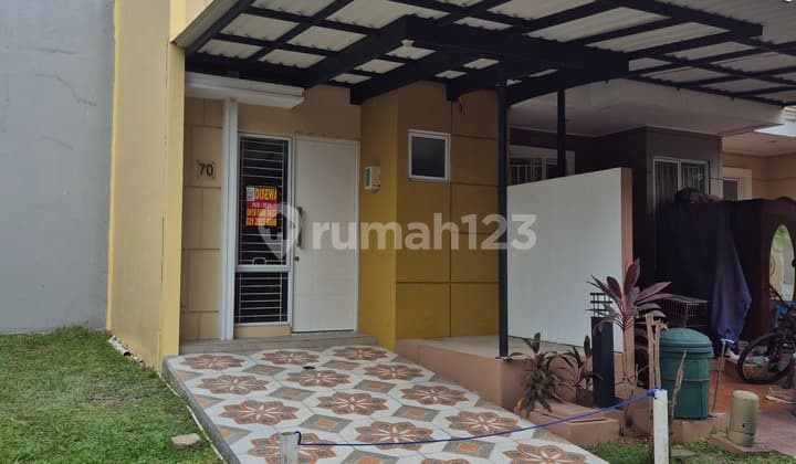 Mezzanine Type House Equipped with AC in Amarillo Village Gading Serpong