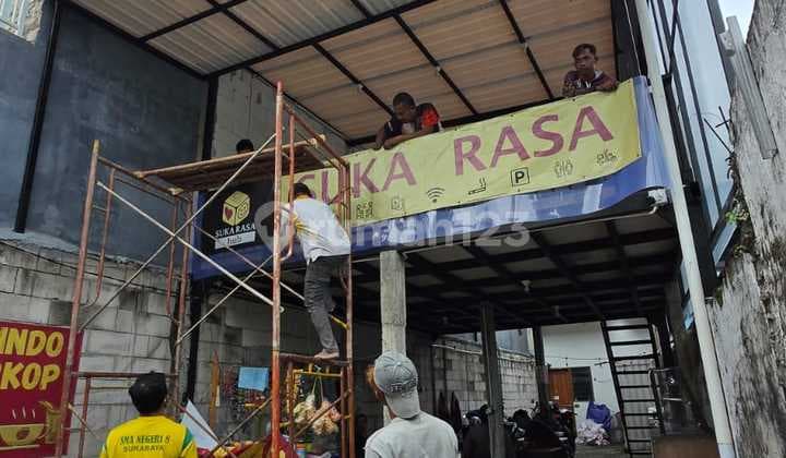 Ruang Usaha Dekat Sekolah dan Lapangan Padel di Dukuh Pakis Surabaya
