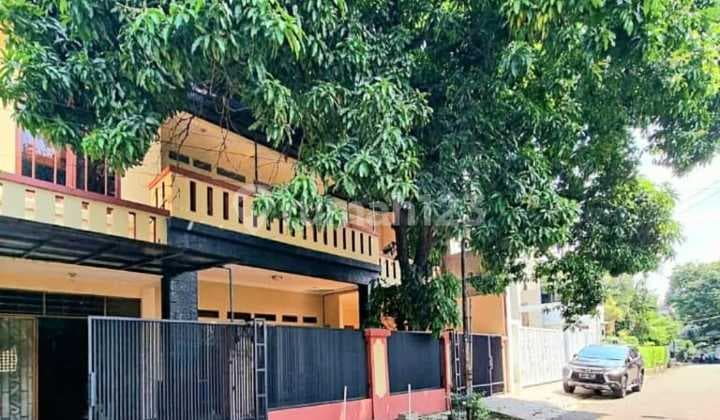 Rumah 2 Lantai Bagus Unfurnished SHM di Tebet Area, Jakarta Selatan