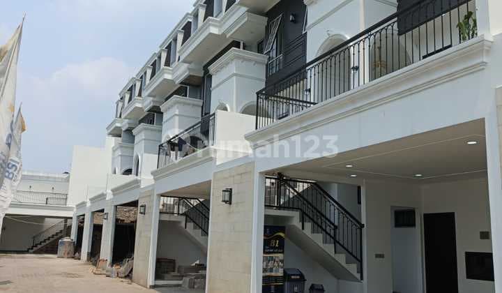 BRAND NEW TOWNHOUSE. MODERN CLASSIC DESIGN. PEJATEN BARAT.