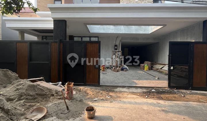 Luxurious House Brand New Modern Design dalam Komplek Kebayoran Baru Jakarta Selatan Prestige Area