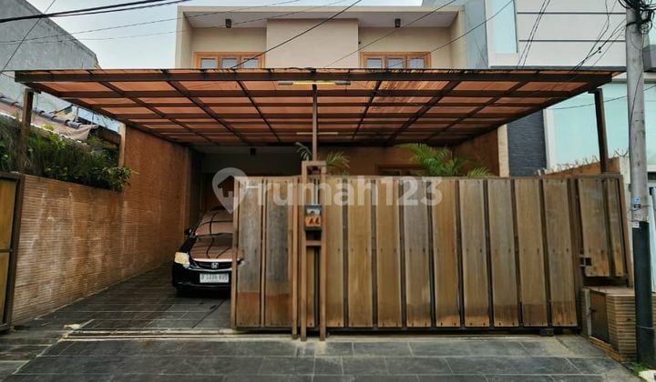 Rumah Bagus 2 Lantai Siap Huni Lingkungan Tenang di Pondok Indah