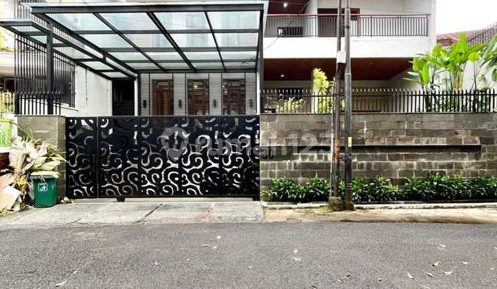 House in a One Gate System Complex, Beautiful, Peaceful, and Safe. Suitable for Office. Kebayoran Baru, South Jakarta