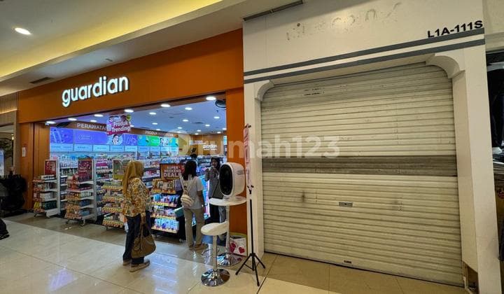Shop Rental in Front of Elevator Tangcity Mall Tangerang City