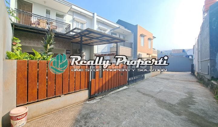 Dijual rumah 2 Lt dekat Pintu Tol JORR Jatiwarna Pondok Melati Free Water Heater & AC