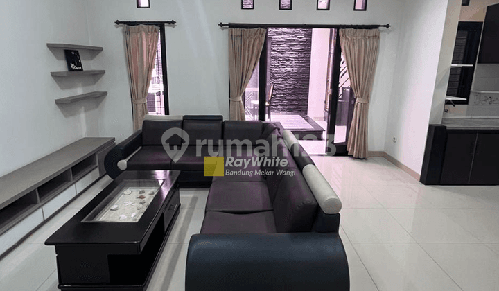 Rumah Furnished Terawat Komplek Padma Regency