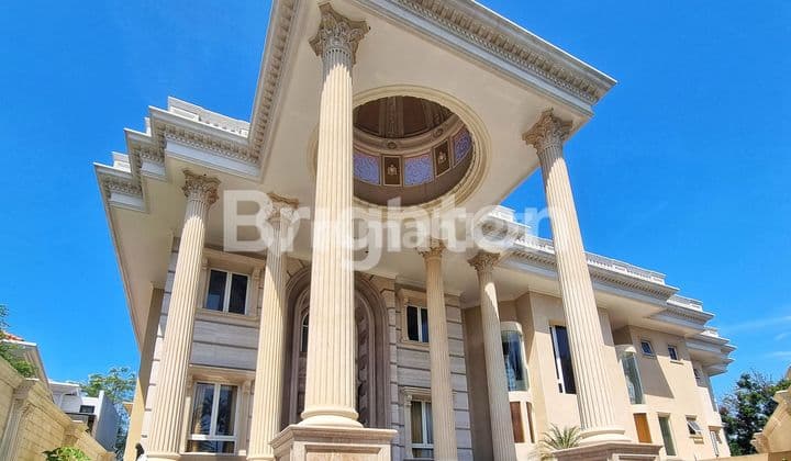 Graha Family Golf View House, Luxurious But Land is Calculated, Fully Furnished with Swimming Pool and Fish Pond, Near Clubhouse, Toll Road, Business and Commercial Center.
