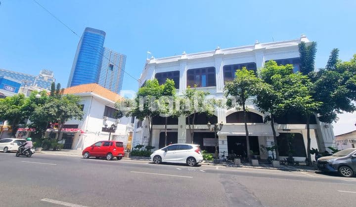 TANAH DAN GEDUNG JL. TUNJUNGAN PUSAT KOTA LOKASI SANGAT STRATEGIS dekat Basuki Rahmat, Embong Malang, Panglima Sudirman pusat bisnis dan komersial.