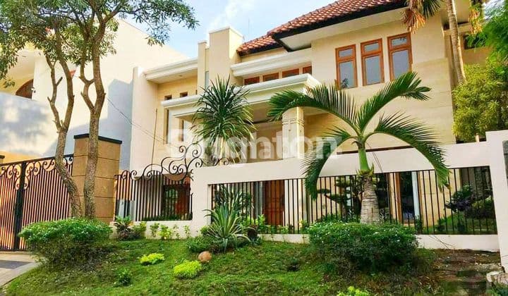 VILLA HOUSE BEAUTIFUL HILL PAKUWON BEAUTIFUL MARBLE near mall, business and commercial center