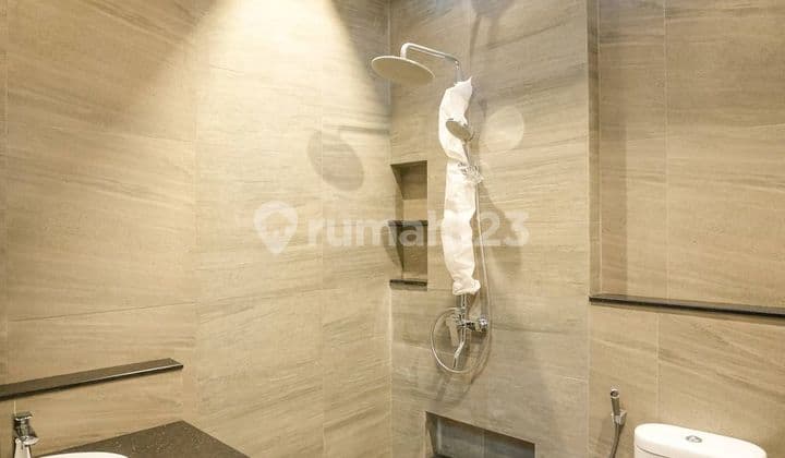 SHM 2-Story House Grisea Spring, Lake View