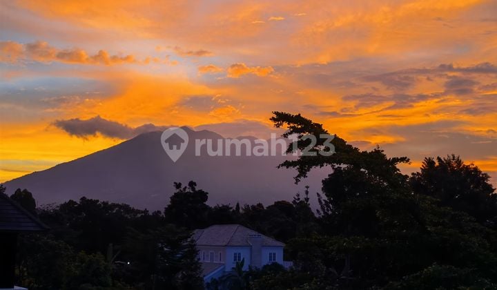 Villa Mewah Furnished, Ada Pool, View Bagus di Rancamaya Bogor