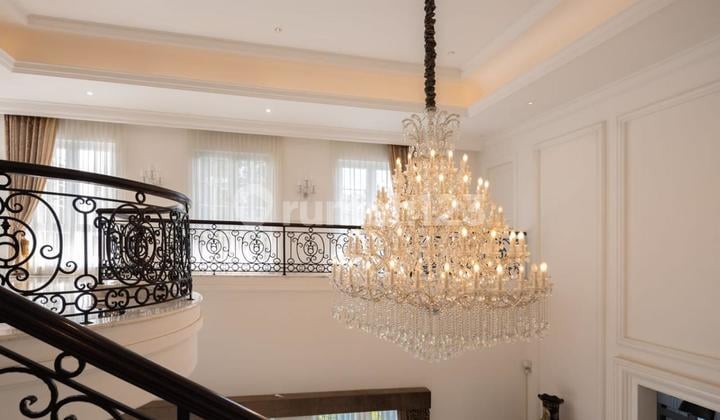 Rumah Mewah Brand New, Furnished, di Ancol, 270 Meter, Ada Pool