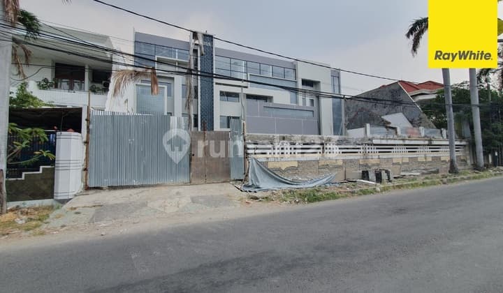 Disewakan Ruko 4 lantai di Jalan Raya Satelit Surabaya