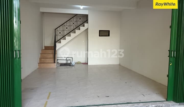 For Rent: 2.5-story shop house on Raya Putro Agung Wetan, Surabaya