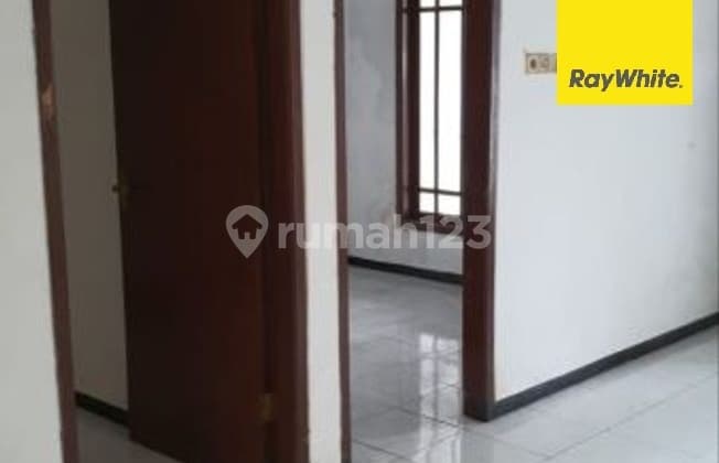 Dijual Rumah 2 Lantai SHM di Klampis Semolo Timur Surabaya