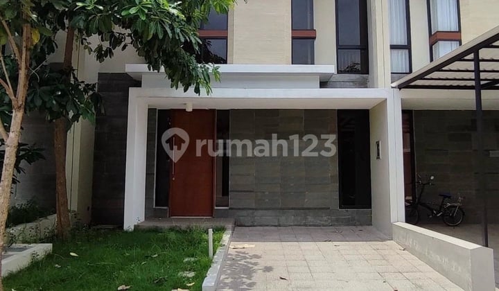 Dijual Rumah 2 lantai di North West Lake Citraland Surabaya Dijual Rumah 2 lantai di North West Lake Citraland Surabaya
