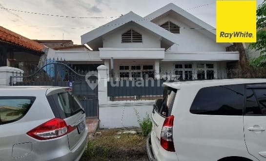 Disewakan Rumah 2 Lantai di Dharmahusada Indah Surabaya