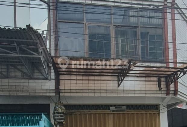 For Rent: 3-Story Hook Shophouse on Bongkaran Street, Surabaya