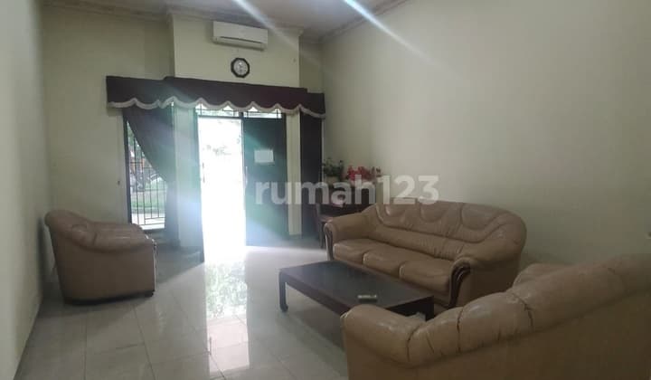 Disewakan Rumah 2 Lantai di Jl Sriwijaya Tegalsari Surabaya Pusat