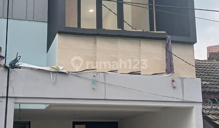 Dijual Rumah 2 lantai di Rungkut Mapan Barat Surabaya Dijual Rumah 2 lantai di Rungkut Mapan Barat Surabaya