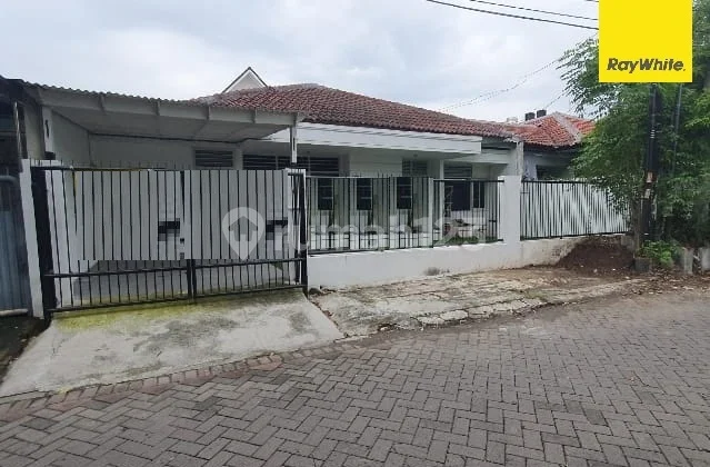 Dijual Rumah SHM di Darmo Indah Selatan Surabaya Dijual Rumah SHM di Darmo Indah Selatan Surabaya