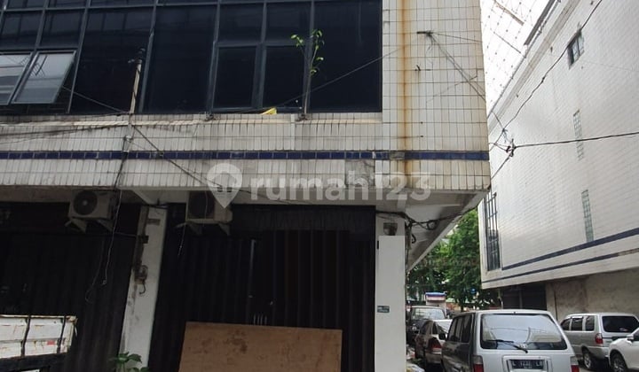 Disewakan Ruko Strategis Hook di Komplek Semut Megah Surabaya Disewakan Ruko Strategis Hook di Komplek Semut Megah Surabaya
