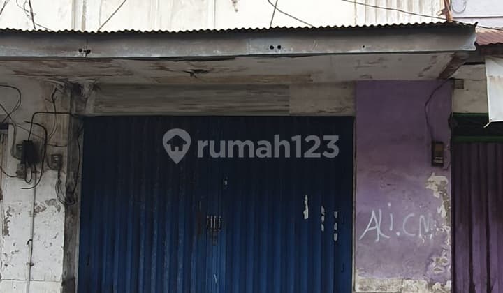 For Rent: 2-Story Shop House in Commercial Area on Jl Bongkaran, Surabaya