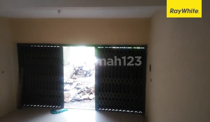 Disewakan Ruko 2,5 lantai di Jl Raya Putro Agung Wetan Surabaya