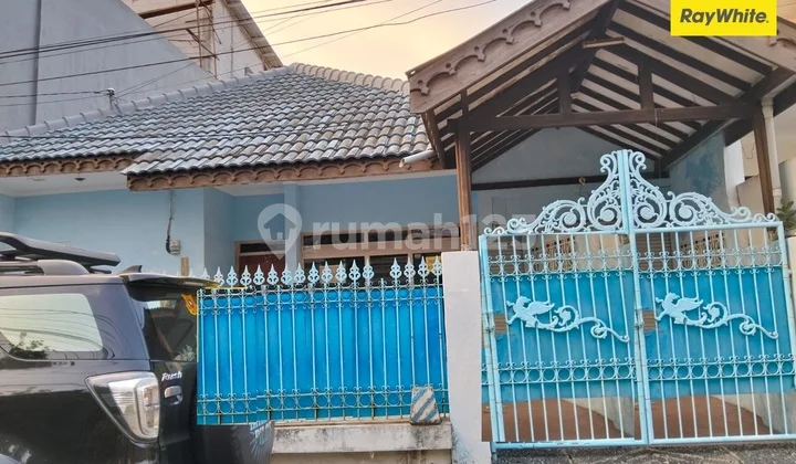 Dijual Rumah di Jalan Bratang Gede Surabaya Timur Dijual Rumah di Jalan Bratang Gede Surabaya Timur