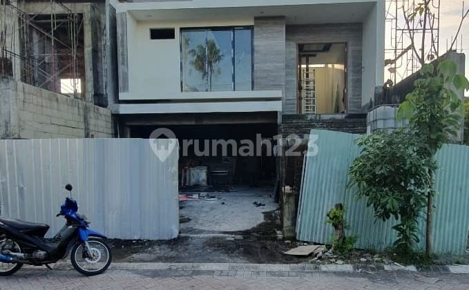 Dijual Rumah 3 Lantai di Babatan Pratama Wiyung Surabaya