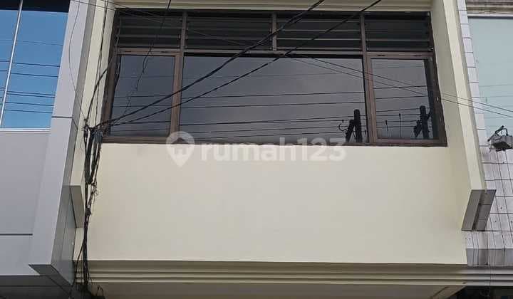 Disewakan Ruko 3 Lantai di Jalan Raya Dharmahusada Surabaya