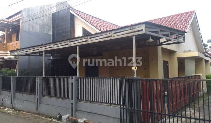 Rumah Dekat Pintu Tol Limo