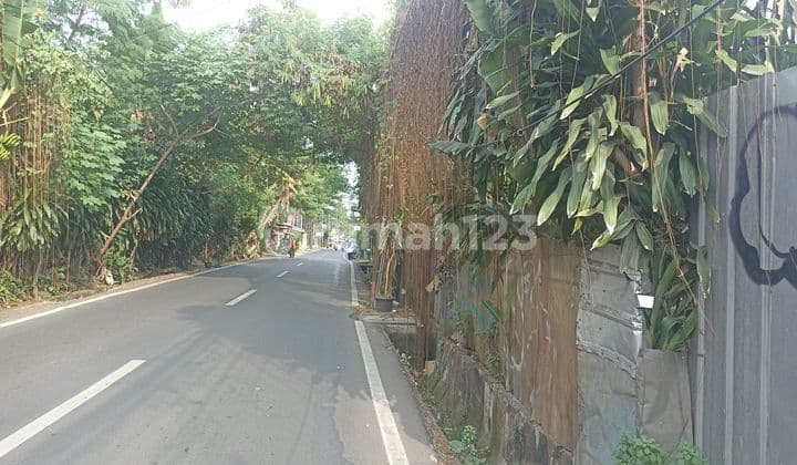 Tanah Datar Posisi Di Pinggir Jalan Raya Di Jagakarsa, Jak Sel