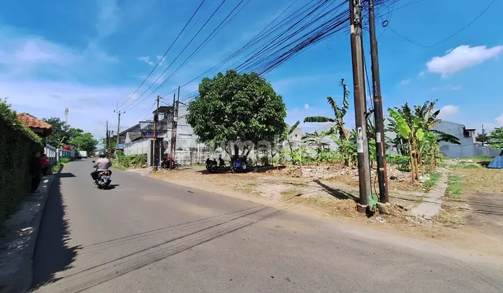 Land with Compact Texture, 6 Plots with Split SHM Certificates, Corner Lot by the Road, Sawangan.