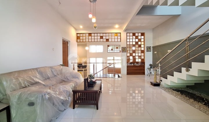 Rumah 3 Lantai Dalam Komplek Dekat Gandul Cinere