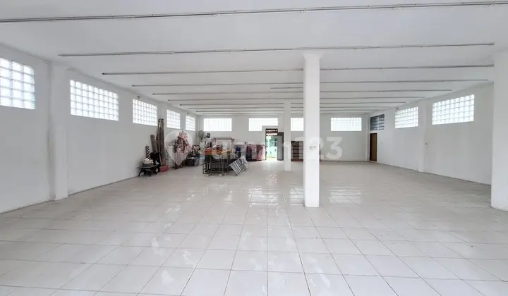 Gedung Baru, Lt.606m / Lb.175m Sbg Ruang Usaha Posisi Dipinggir Jalan Raya, Cibinong