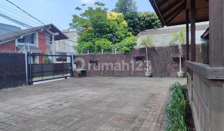 Rumah Unik Dekat Universitas Maranatha
