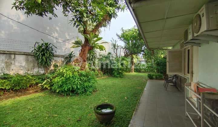 Dijual Segera Rumah Asri Model Lawas Jakarta Selatan