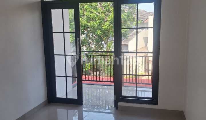 Rumah Bagus di Bintaro Jaya dengan KT 3+1 KM 2+1 Surat SHM.