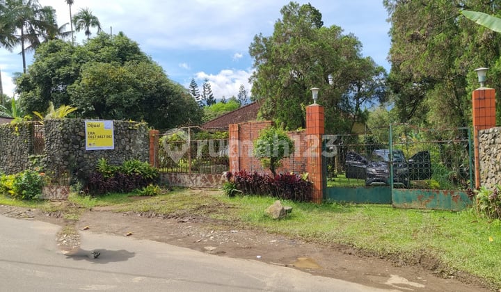 For Sale: Villa with Spacious Yard and Strategic Location in Cisarua