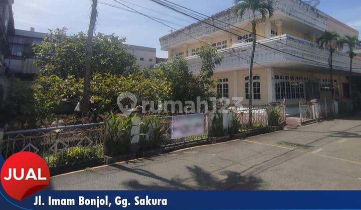 Rumah 2.5 lantai dijual cepat Jl. Imam Bonjol Gg. Sakura