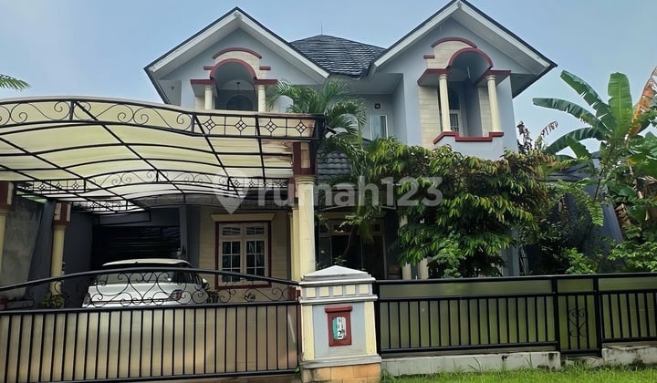 Rumah 2 Lantai di Kota Wisata Cibubur Cluster Florence Jalan Utama Strategis Kondisi Bagus, Siap Huni SHM