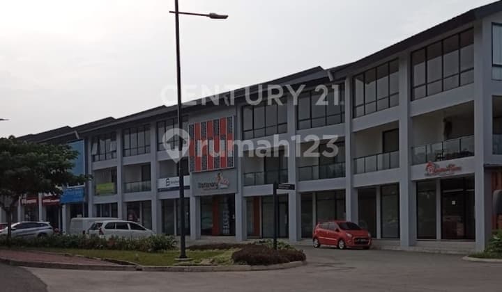 Ruko Soho Premium 3 Lantai di Rolling Hills, Kerawang Barat.