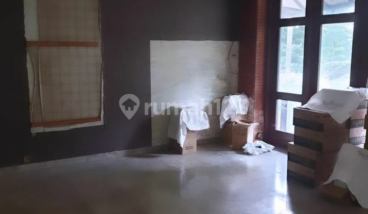 TURUN HARGA RUMAH BESAR ADA KOLAM RENANG TOMANG STRATEGIS