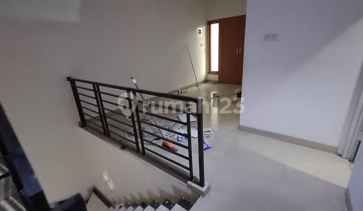 Siap Huni 5 Kamar 3 Lantai Strategis Tomang Jakarta Barat
