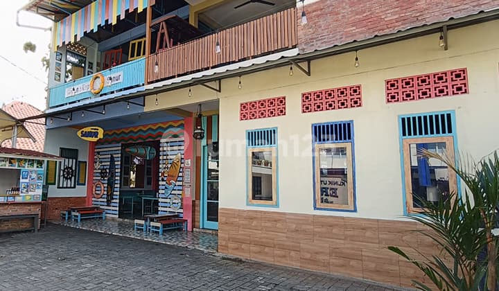Sold Directly by Owner. Commercial Shop/Retail Space Location on a Busy Road with Many Residential Areas in Tanah Baru, Beji, Depok. 2 Floors.
