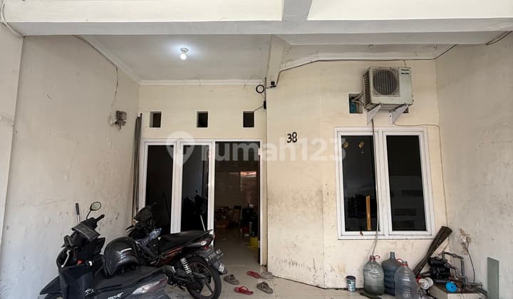 House, Freehold Title, in Tambaksari.