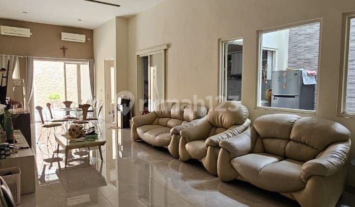 Manyar Jaya Rumah Lux 1 Lantai 10 X 30 M² Bagus, Lingkungan Aman, Shm, Row Jln 3 Mobil, Jarang Ada. 1 Lantai Senior Tidak Perlu Naik Naik Tangga, Full Furnished Rumah Furnished Bagus SHM - Sertifikat Hak Milik di MANYAR JAYA Dekat UNTAG. UNITOMO.
SURABAYA