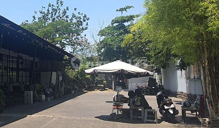 Dijual Raya Margorejo 1.400 M² Lebar 30.75 M Lb ± 800 M2 Strategis Hdp Utara
parkir Luas Pln 16.000 W Dekat Plaza Marina
*bank Mandiri, Strategis, Shm, Parkir Luas. Cocok Untuk Showroom, Cafe, Resto, Dll Rumah Di Raya Margorejo Blok A Surabaya Shm Utara