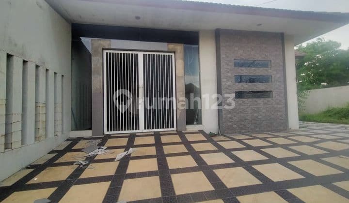 Rumah Murah Kris Kencana 586 M2 - Car Port 10 - Pusat Kota Surabaya, Granit Tile, Hitung Tanah, Shm. Pojok, Selangkah Ke Cw Mall. Di Perum Kris Kencana Jln. Kencanasari Timur Surabaya